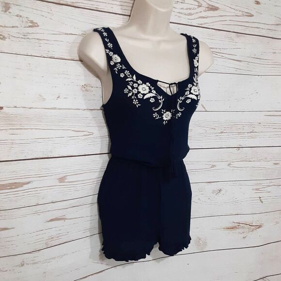 Cape Juby Navy Floral Lace Crepe Sleeveless Romper - Picture 3 of 9